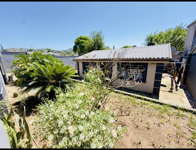 2 BEDROOM HOUSE FOR SALE IN KWAMASHU